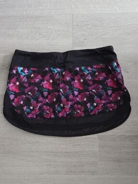 lululemon athletica Black Waist Floral-Print Mini Skirt with Pink & Teal Accents
